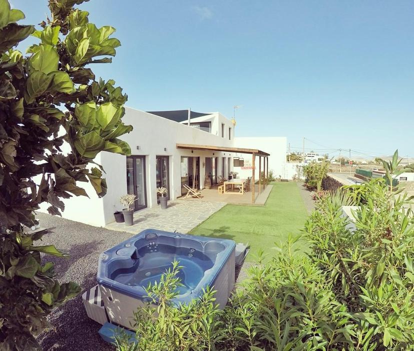 Agua Guesthouse Lajares Villa Con Jacuzzi Exterior photo